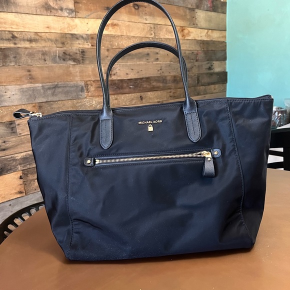Michael Kors Handbags - MICHAEL KORS BLACK PURSE